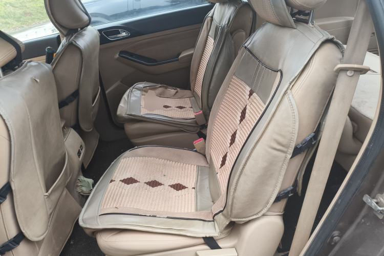 Used Baojun 730 2014 1.5L manual Comfort ESP version 7 seats Left Rear Seat