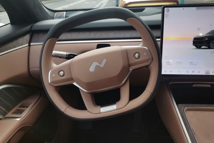 Used ONVO Luxeed L90 2025 Model—Max Six-Seater Version
