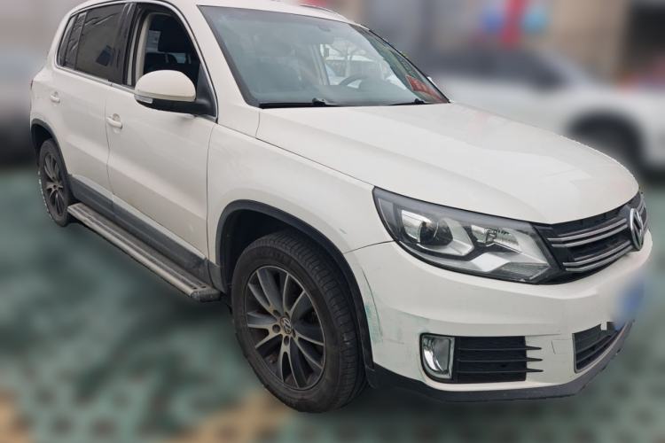 Used Volkswagen Tiguan 2015 1.8TSI Automatic Two-Wheel Drive Luxury Model Front Right 45 Deg