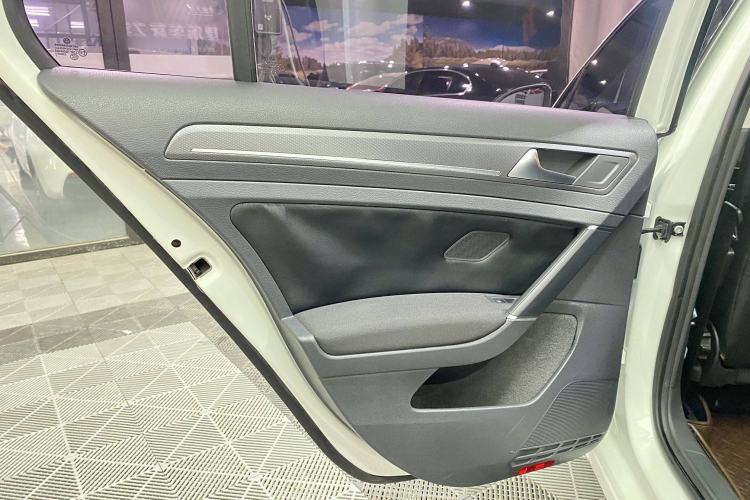 Used Volkswagen Golf 2017 1.6L Automatic Comfort Million-Vehicle Anniversary Edition