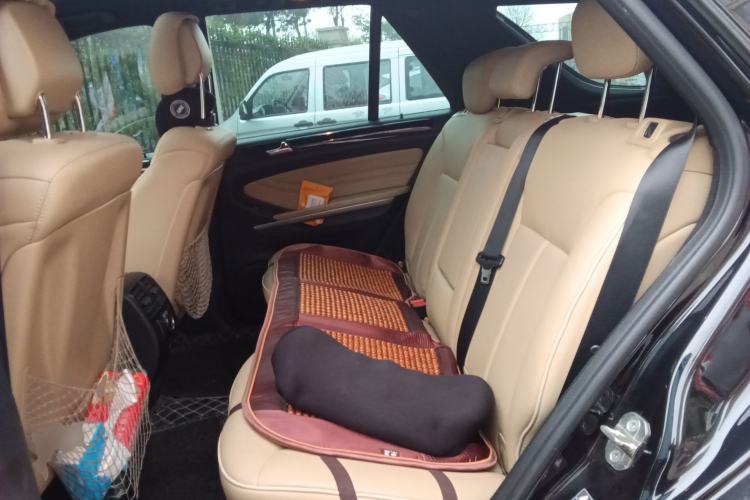 Used Mercedes-Benz M-Class 2010 ML 350 4MATIC Luxury Special Edition Left Rear Seat