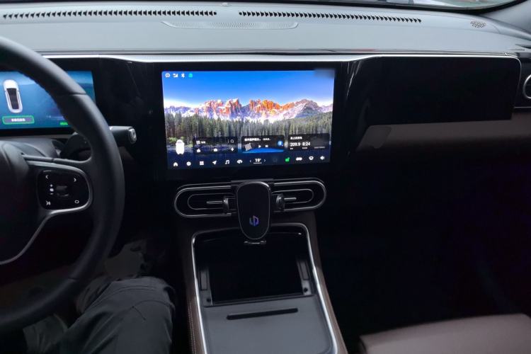 Used Leapmotor C01 2024 Pure Electric 525 Comfort Edition Center Console