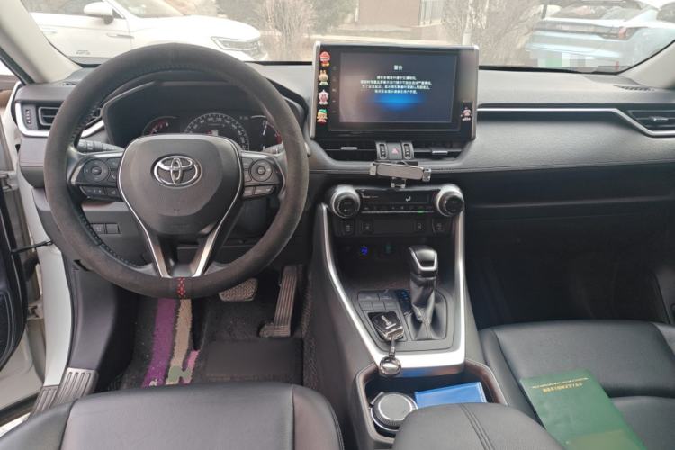 Used Toyota RAV4 2020 2.0L CVT Two-Wheel Drive Prestige Edition Center Console