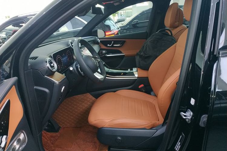 Used Mercedes-Benz GLC 2023 Refreshed GLC 300 L 4MATIC Dynamic Edition 5 Seats Left Front Seat