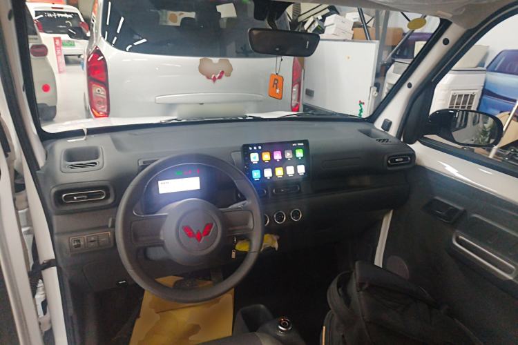 Used Wuling Zhiguang New Energy 2025 Standard Model Center Console