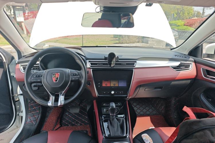 Used Roewe i5 2019 20T Automatic SmartConnect Luxury Prestige Edition Center Console