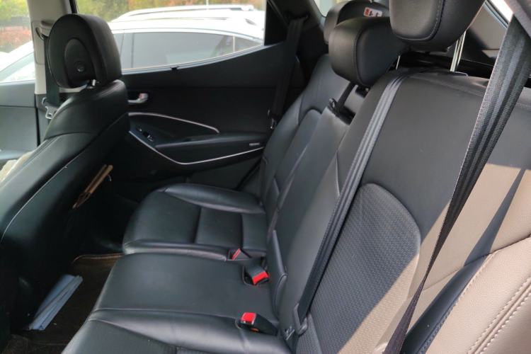 Used Hyundai Santa Fe Classic 2013 3.0L 4x4 Luxury Edition 7 Seats Euro V Left Rear Seat