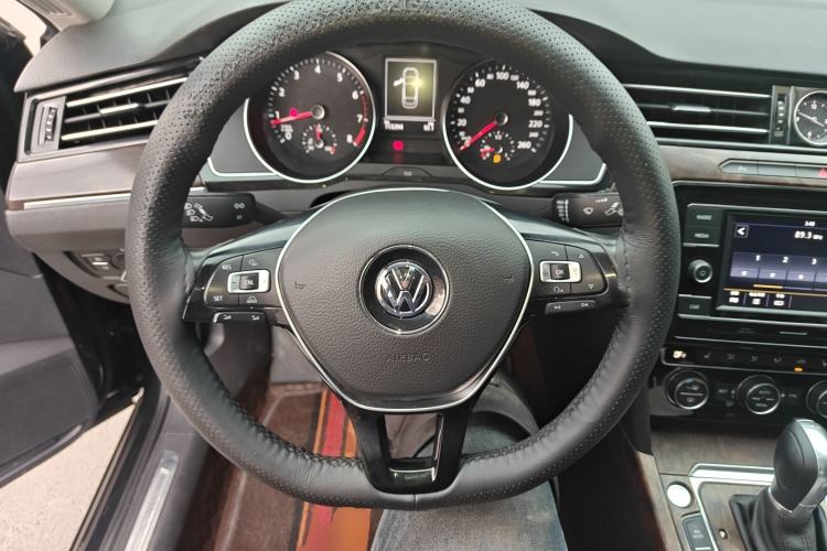 Used Volkswagen Magotan 2018 Facelift 330TSI DSG Luxury Model Steering Wheel