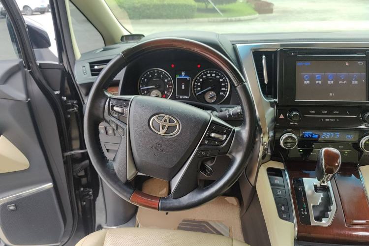 Used Toyota Alphard 2015 3.5L Luxury Edition
