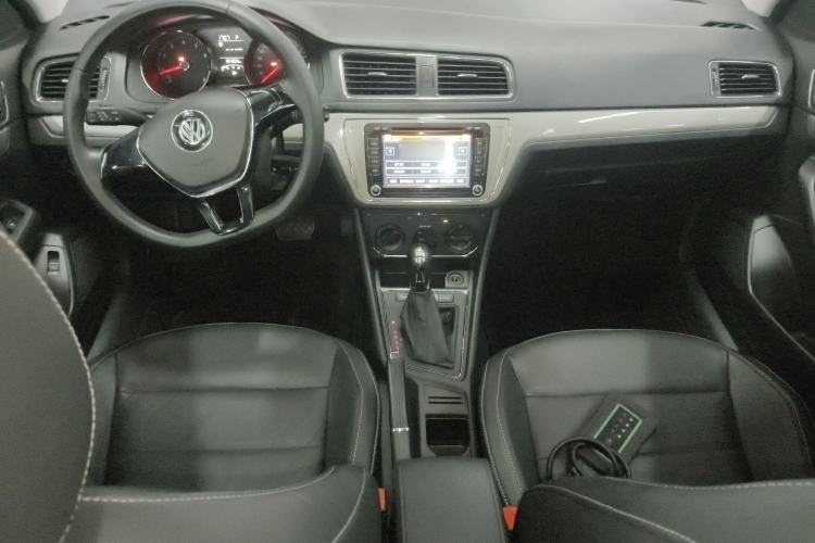 Used Volkswagen Lavida 2015 1.6L Automatic Comfort Edition Center Console