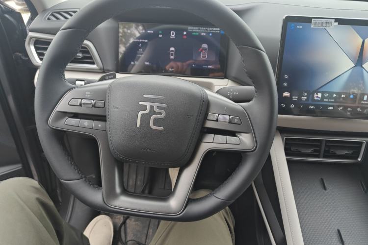 Used BYD Yuan UP 2025 Intelligent Driving Version 401 KM Dynamic Edition Steering Wheel