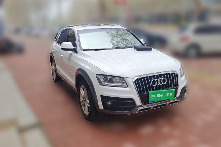 Used Audi Q5 2018 Collector's Edition 40 TFSI Technology Model Front Right 45 Deg