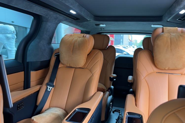 Used Geely Galaxy LEVC L380 2024 140-Degree 6-Seater All-Wheel-Drive Ultra