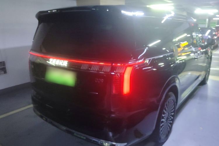 Used Zeekr 009 2024 7-Seater Walk-Through Version Four-Wheel Drive 108 kWh
