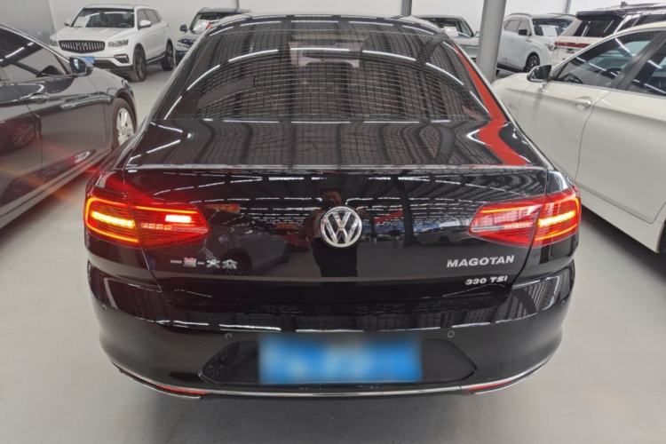 Used Volkswagen Magotan 2017 330TSI DSG Luxury Model Rear