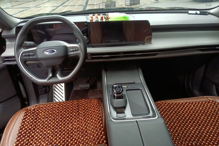 Used Ford Edge 2023 Ford Explorer L 2.0T EcoBoost Two-Wheel Drive 5-Seater Fashion Edition Center Console