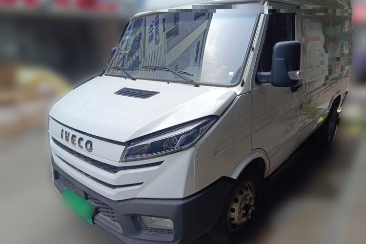 Used Iveco Daily 2023 2.5T V35 Van Short Wheelbase Mid-Roof Dual Tires Manual Door 2-3 Seater