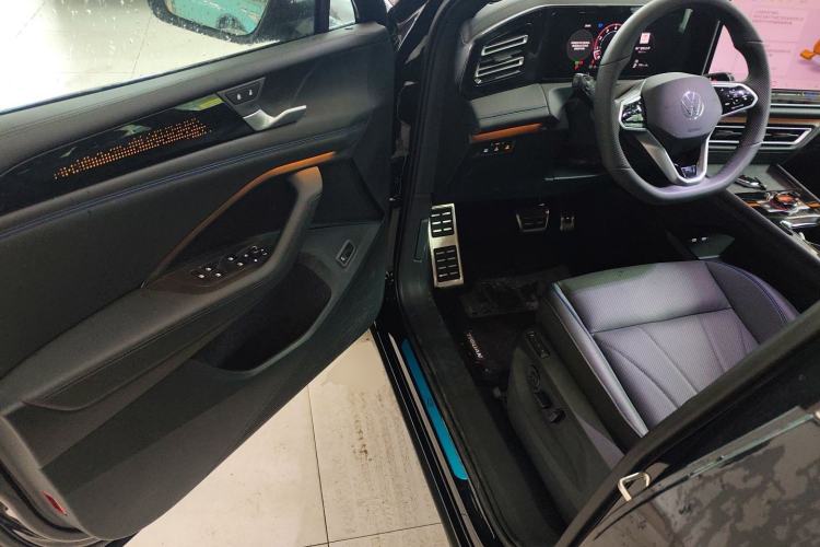 Used Volkswagen Tiguan L 2024 PRO 380TSI Four-Wheel Drive R-Line Smart Edition Driver Seat