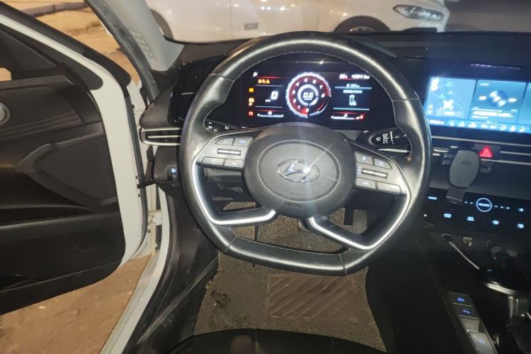 Used Hyundai Elantra 2021 1.5L CVT LUX Prestige Edition