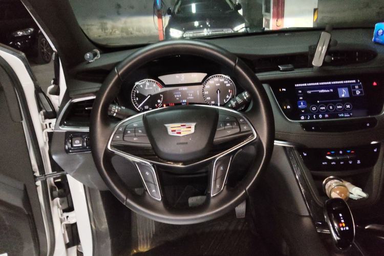 Used Cadillac XT5 2022 2.0T Two-Wheel Drive Luxury Version Steering Wheel