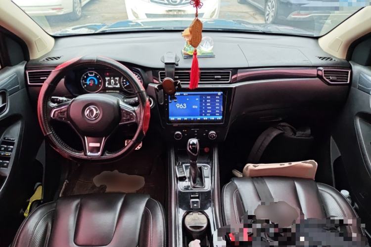 Used Dongfeng Fengon 580 2017 Revised Version 1.5T CVT Luxury Edition Center Console