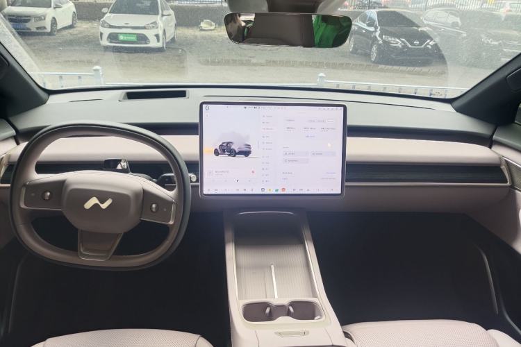 Used ONVO L60 2024 60 kWh Rear-Drive Version Center Console