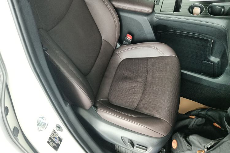 Used Toyota SIENNA 2021 2.5L Hybrid Platinum Edition Right Front Seat