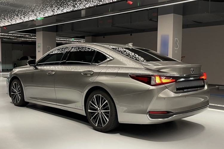 Used Lexus ES 2021 300h Premium Edition

