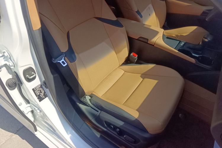 Used Lexus ES 2022 200 Excellence Edition
