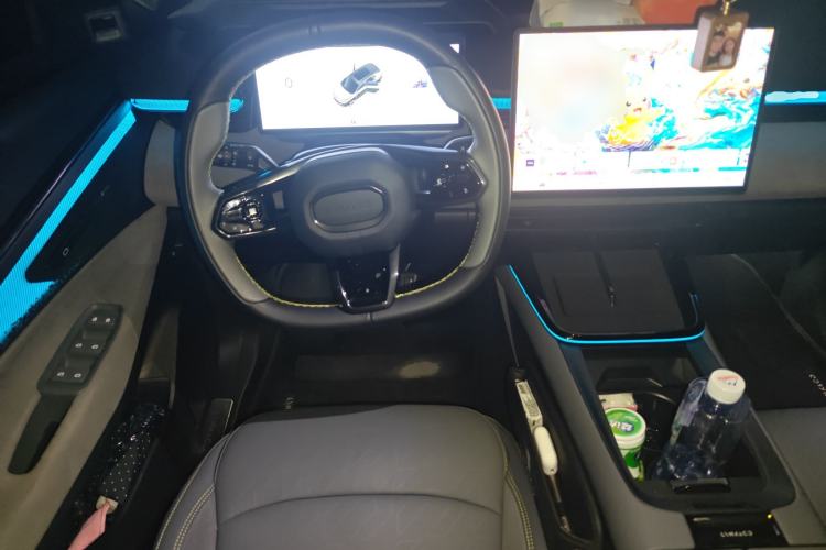 Used Lynk & Co 08 EM-P 2025 220 km All-Wheel-Drive Performance Halo
