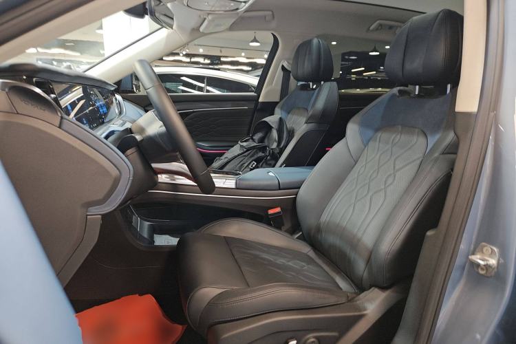 Used VOYAH FREE 2021 Four-Wheel Drive Standard Range-Extended Exclusive Luxury Package Left Front Seat