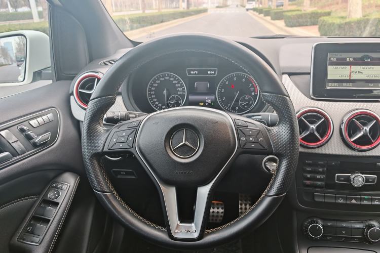 Used Mercedes-Benz B-Class 2012 B 200 Interior 7