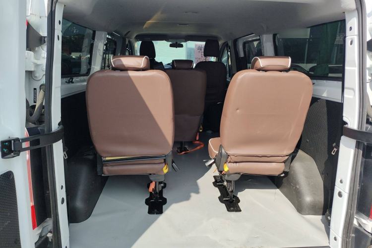 Used Ford Transit 2020 2.0T Diesel Multi-Function Commercial Vehicle Mid-Chassis Low-Roof Design with Dual Rear Doors Meeting China VI Emission Standards