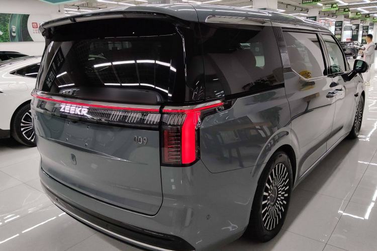Used Zeekr 009 2024 7-Seater Aisle Version 108 kWh
