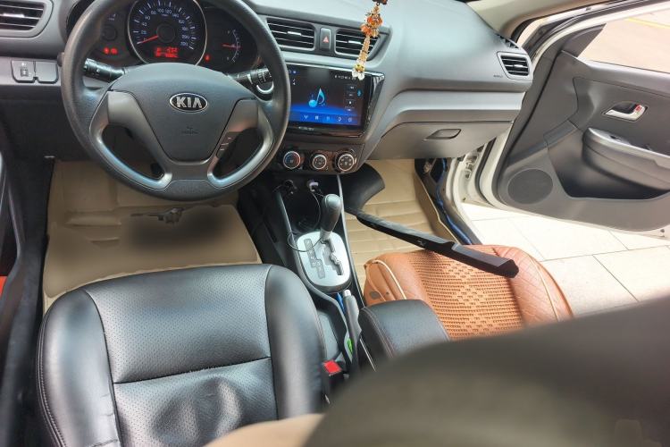 Used Kia K2 2015 Sedan 1.4L Automatic GLS Center Console