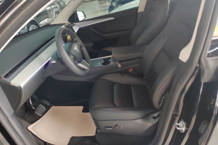 Used Tesla Model Y 2023 Long-Range All-Wheel-Drive Version Left Front Seat