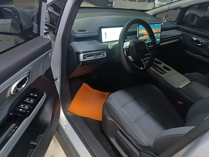 Used AION Y 2023 Younger — 15