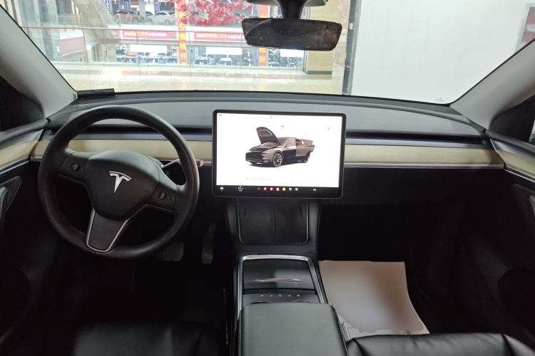 Used Tesla Model Y 2022 Long-Range All-Wheel-Drive Version
