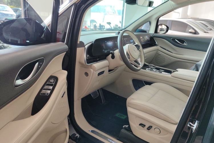 Used VOYAH Dream 2022 0-Emission Version Range of 475 km Driver Seat