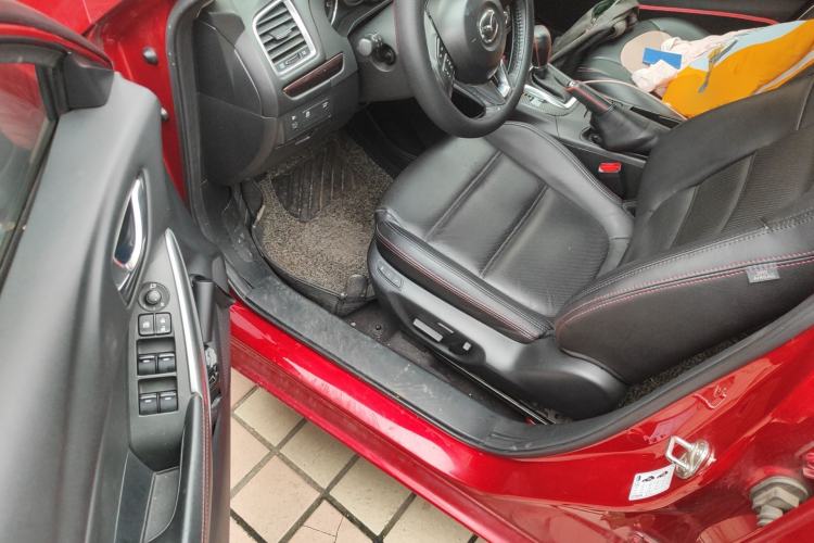 Used Mazda Atenza 2015 2.0L Blue Sky Luxury Edition Driver Seat