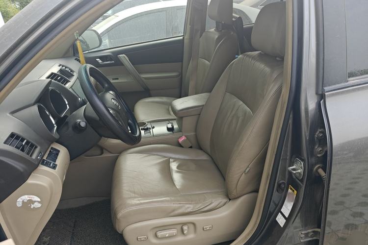 Used Toyota Highlander 2011 2.7L Two-Wheel Drive 7-Seater Luxury Edition Left Front Seat