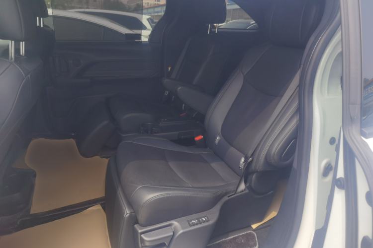 Used Toyota SIENNA 2023 2.5L Hybrid Deluxe Edition