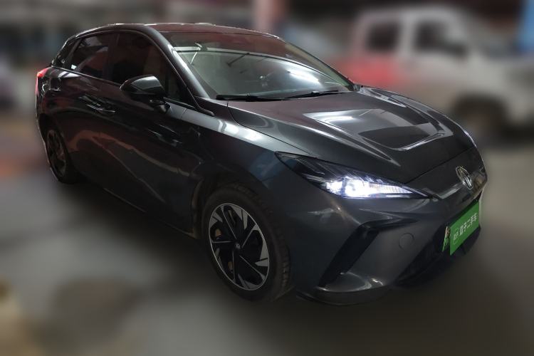 Used MG 4 EV 2022 520 km Luxury Edition Front Right 45 Deg