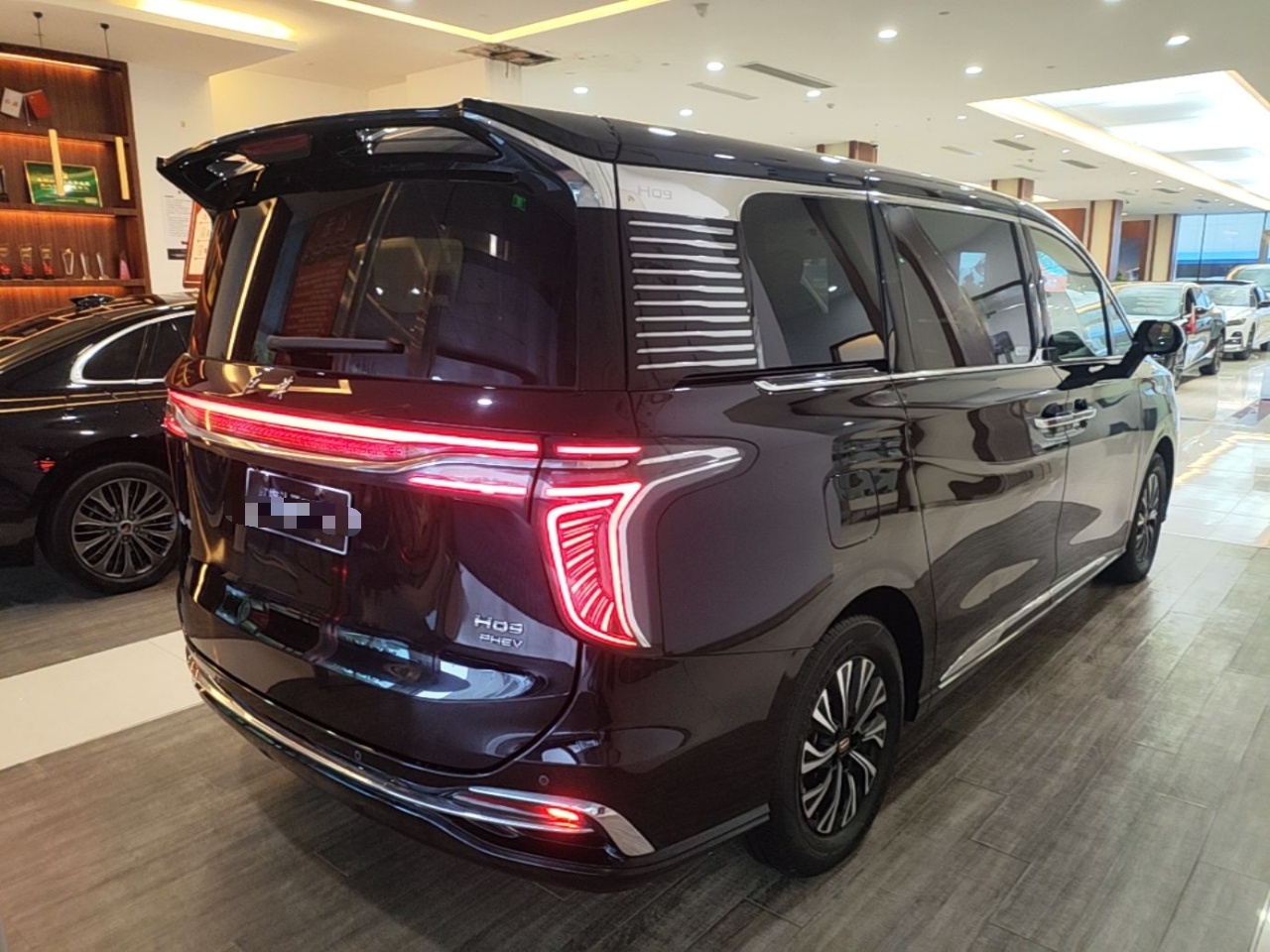 Hongqi HQ9 PHEV 2024 2.0T Four-Wheel Drive Business Edition — снимка 6