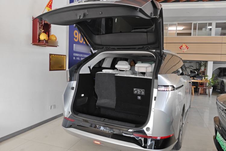 Used XPeng X9 2024 702 Ultra-Long Range Pro