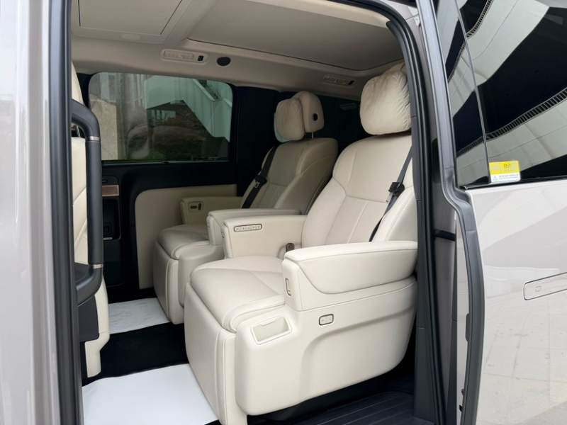Used Li Auto MEGA 2025 Home Family Special Edition — 37