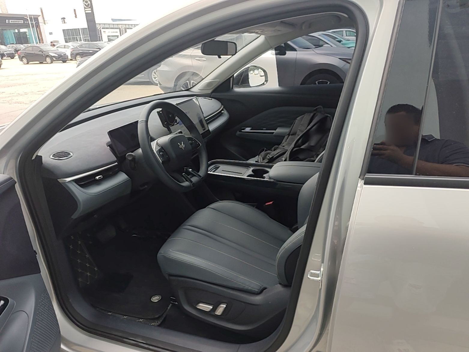 Переднее сиденье в автомобиле