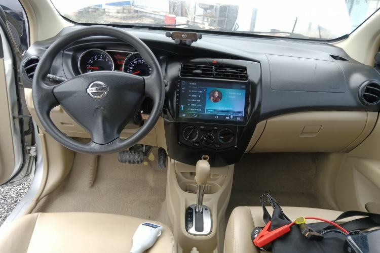 Used Nissan Livina 2015 1.6XE CVT Comfort Edition Center Console