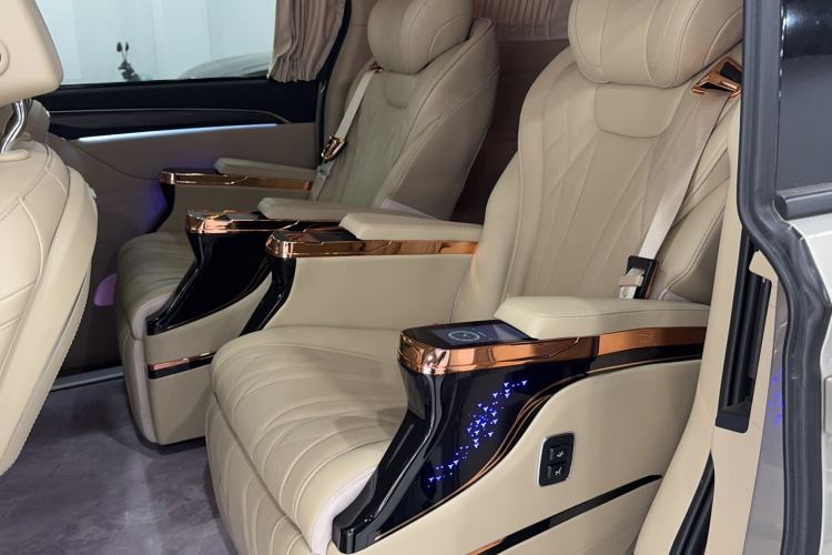 Used Buick GL8 2022 ES Landtrek 653T Luxury Edition