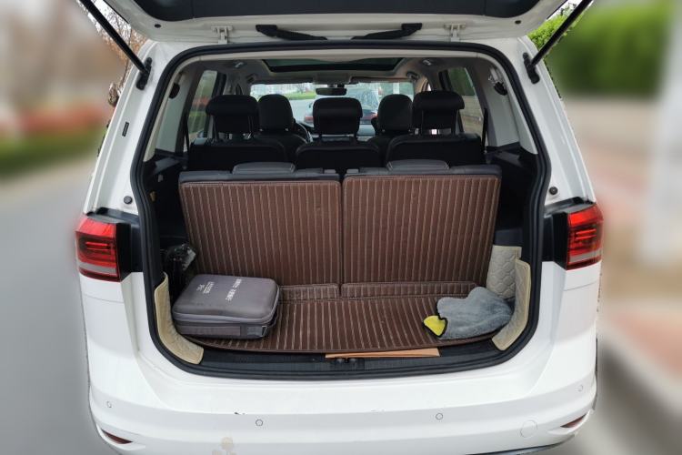 Used Volkswagen Touran 2016 Volkswagen Touran L 280TSI DSG Comfort Edition Trunk